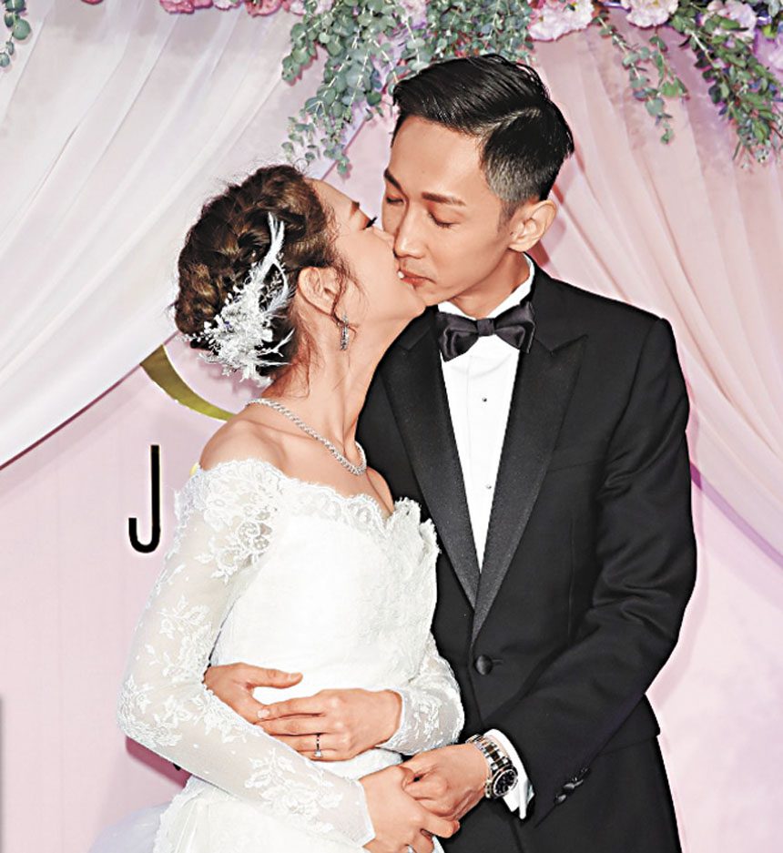 楊千霈(左)與前夫結婚8年後離婚。網上圖片