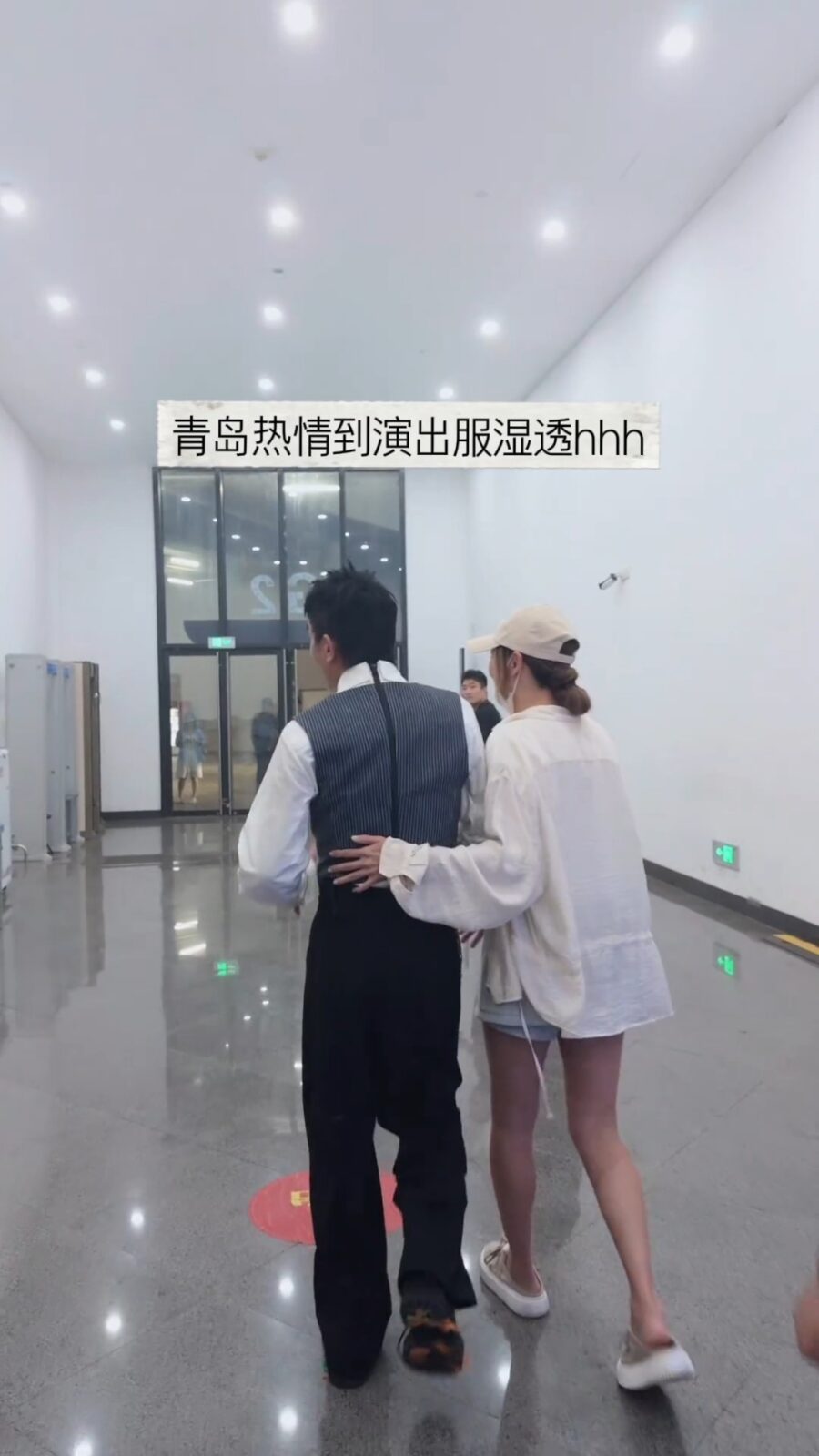 應采兒一度用力支撐著丈夫陳小春。