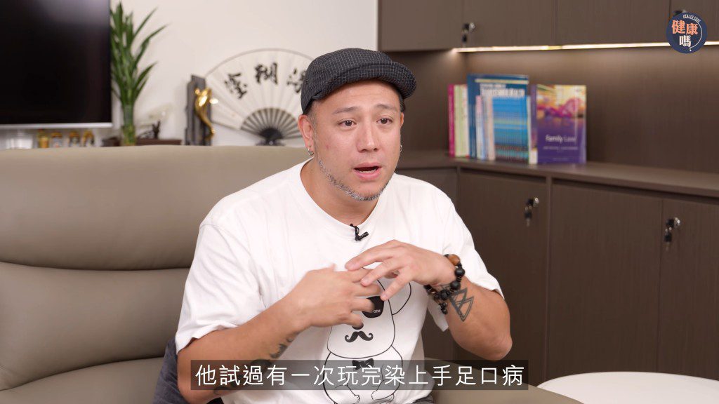 張致恒提到二仔曾「染上手足口病」時心痛。（影片截圖：《健康嗎》）