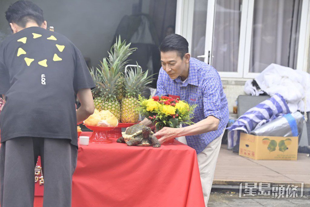 電影《關於那隻烏龜的故事》進行開鏡拜神。