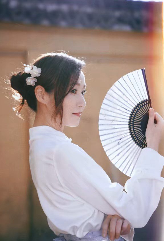 萬綺雯早前在抖音貼出古裝新照,模樣楚楚動人。
