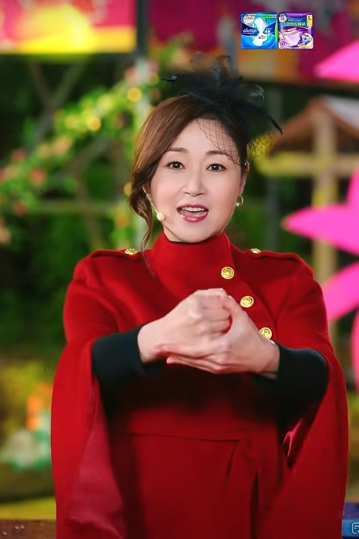萬綺雯在節目中重現《我和殭屍有個約會》的經典動作,風采不減當年。
