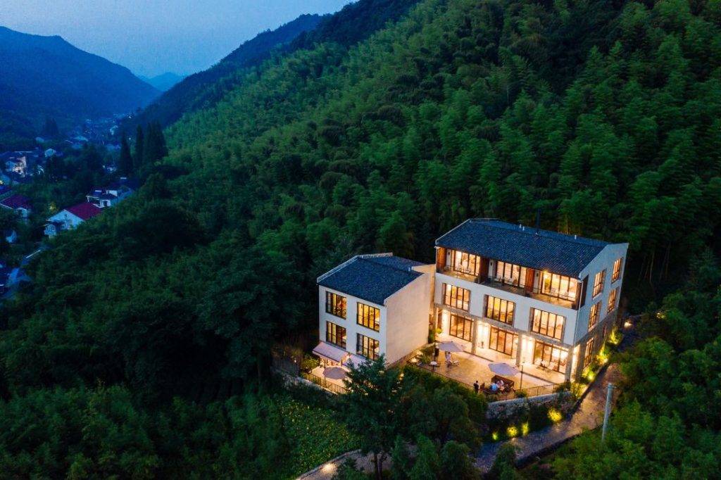 民宿位於深山,環境清幽。