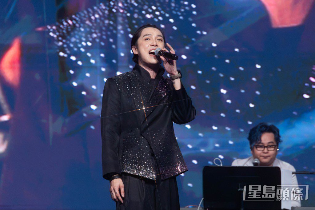 鄭仲豪演出照。