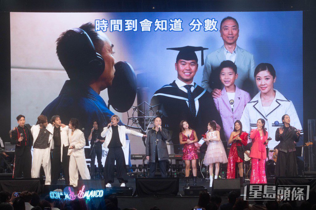 十強歌手在台上施展渾身解數。