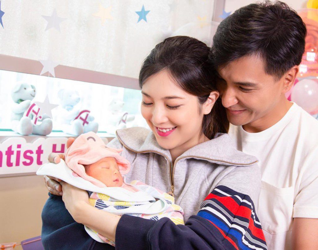 單文柔在2019年為陳展鵬誕下女兒。