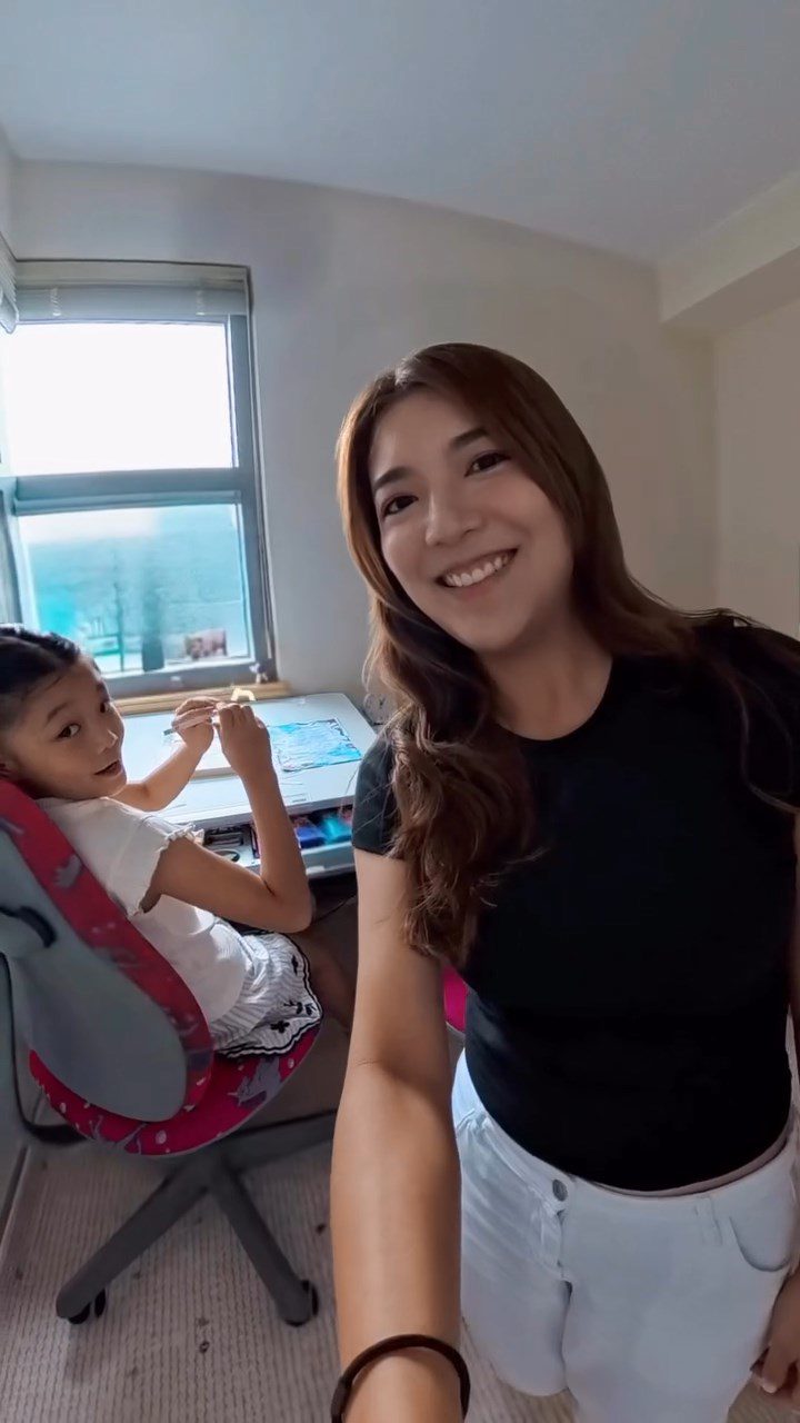單文柔公開女兒的睡房,布置風格簡潔。