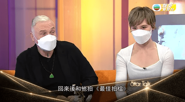 何麥曾與女兒一同接受訪問。
