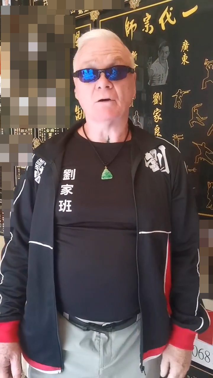 他多年來一直非常尊重師傅。