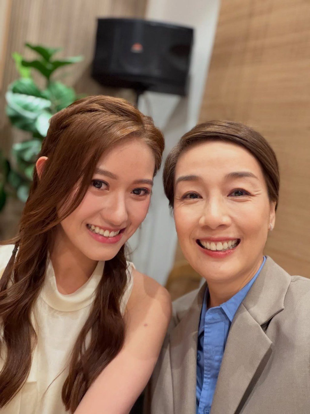 李澤欣與演員江美儀的合照。