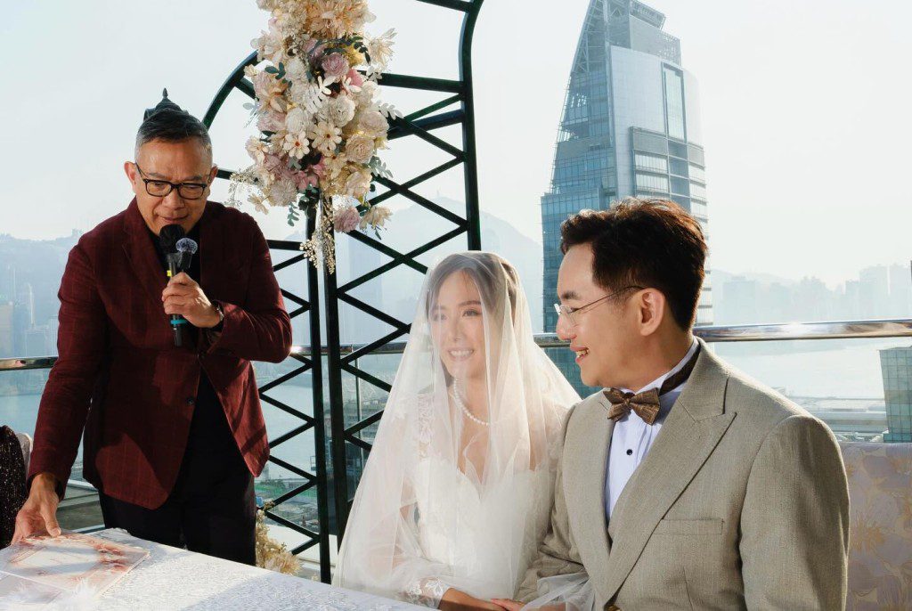 吳幸美早前度完蜜月後受訪,透露新郎Sammy是一位專業人士。