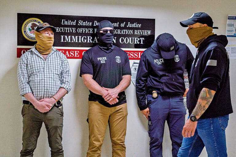 法官駁回特朗普政府針對庇護市法的訴訟，裁定聯邦政府無權強迫市警協助ICE。 Madison Swart/紐約時報