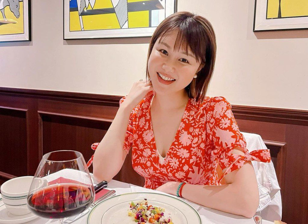 劉思希展現甜美笑容。