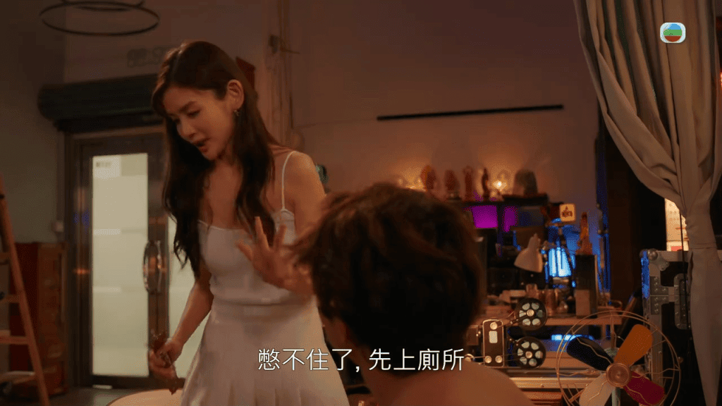 原來劇中兩人是透過交友App認識，羅天宇更嘴角含笑問道：「噚晚……都幾正吖？我以後應該點稱呼你？」