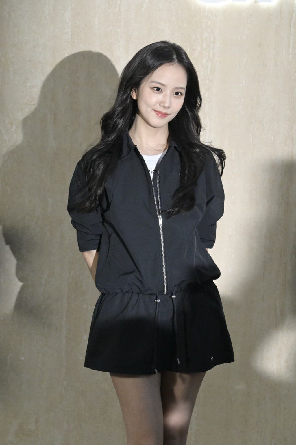 Jisoo 現身尖沙咀運動服裝旗艦店開幕儀式。