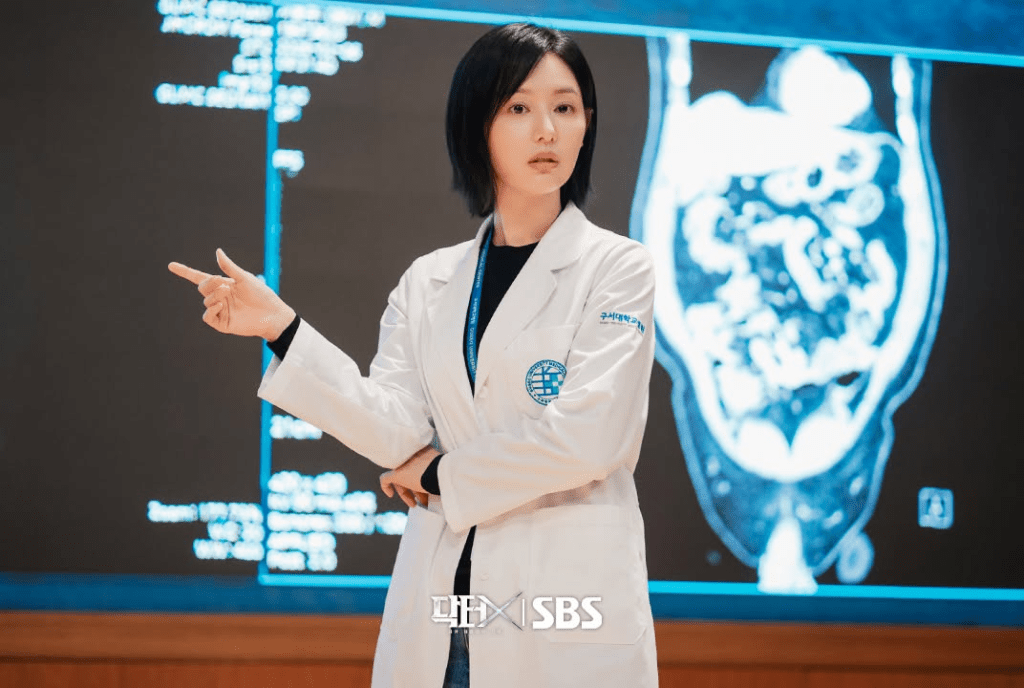 金智媛繼《淚之女王》後,時隔兩年主演新劇《Doctor X:白色黑手黨時代》回歸小螢幕。