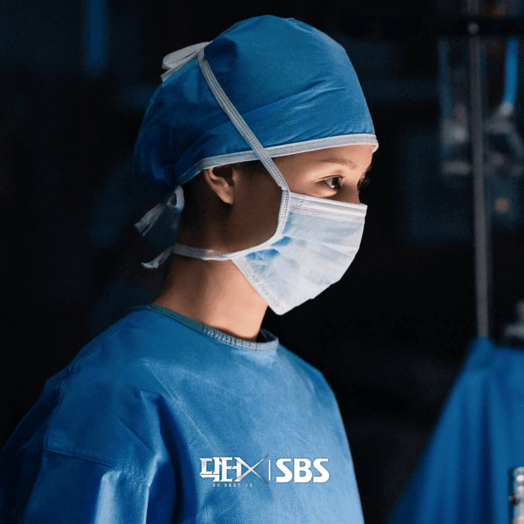 曾擔任該劇醫療顧問的急診醫師兼作家南宮仁,在網上透露幕後情況。