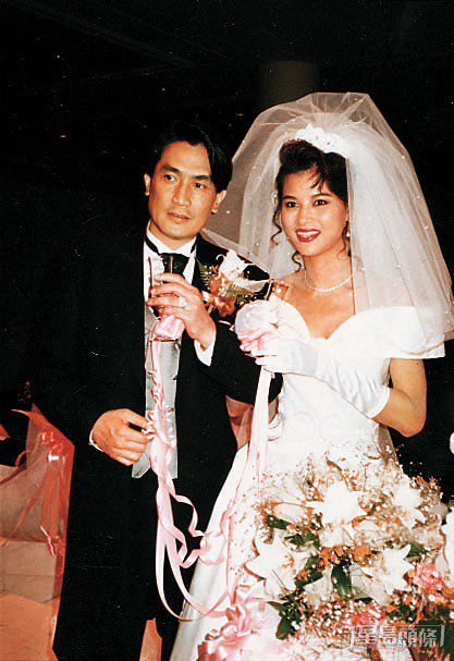 黎燕珊1992年與劉永結婚後，逐漸淡出演藝圈。