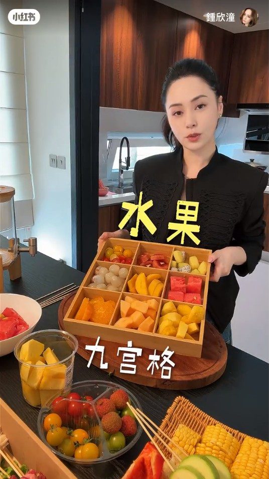 鍾欣潼準備了擺盤精緻的「水果九宮格」。