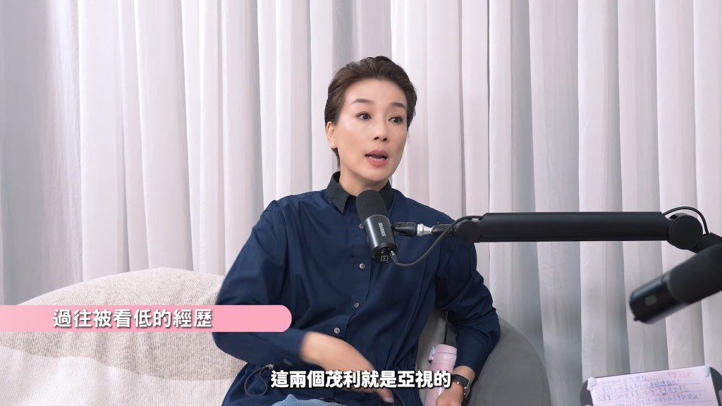 江美儀憶述在亞視出外景時,曾當街被中學生嘲諷「呢兩個茂利」。(影片截圖:《Chi Chat》)