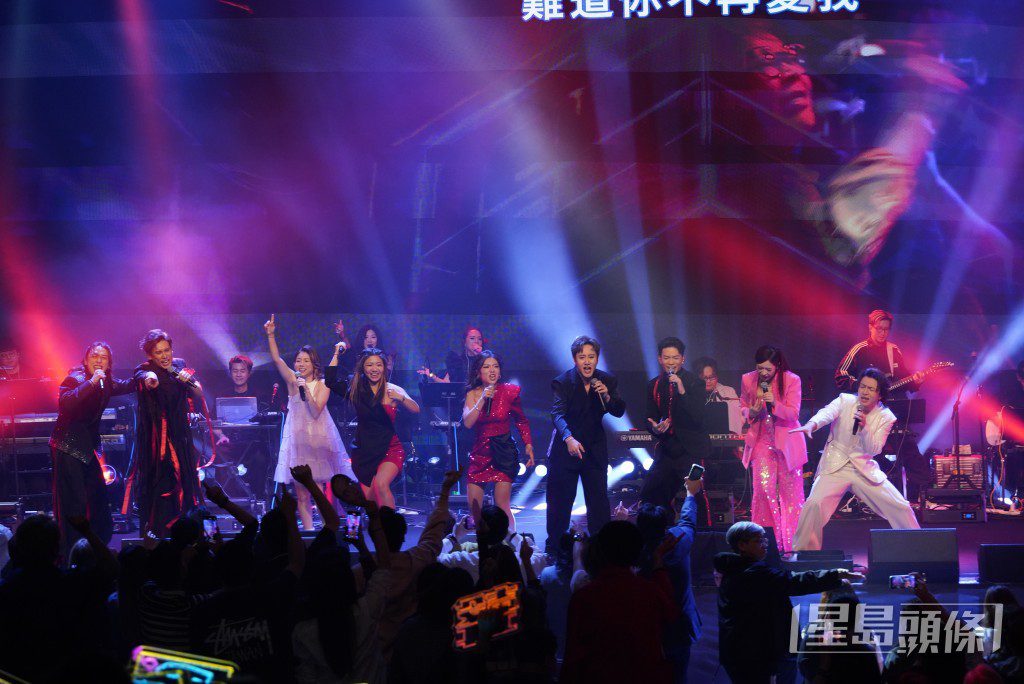 歌手們在台上全情投入,落力演出。