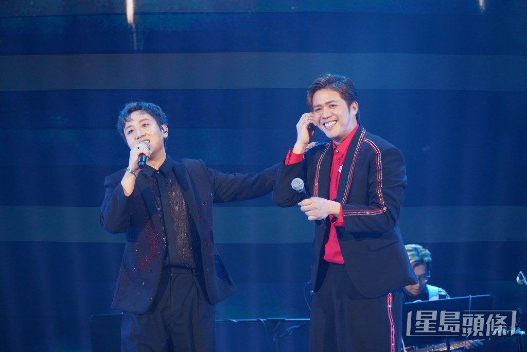 陳旭培與鄭仲豪在台上表演。