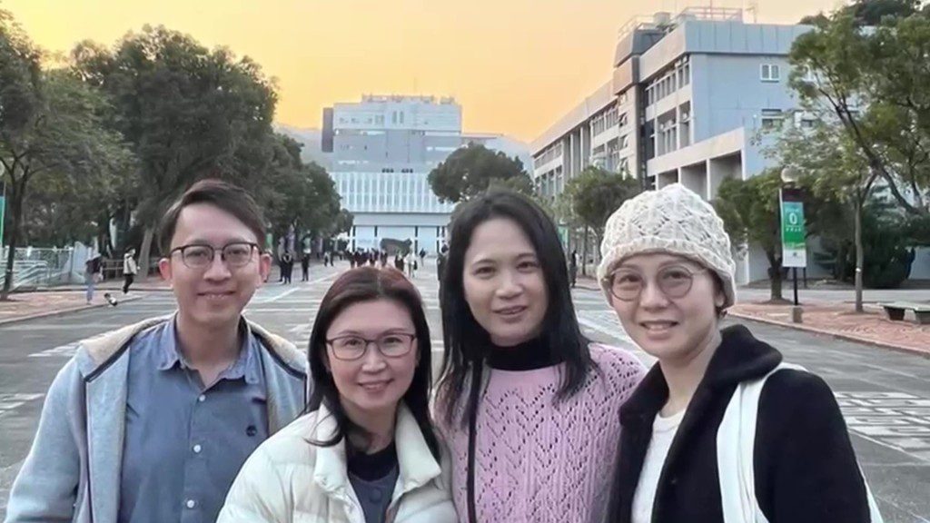 容樹恒醫生在鏡頭前落淚，憶起當時是否為她插喉的艱難抉擇。