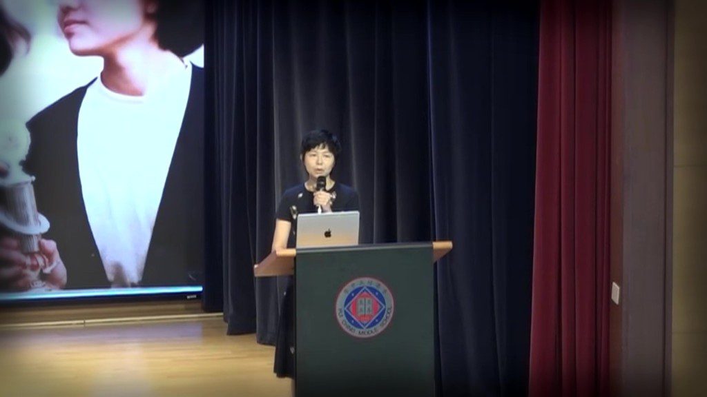 黃詠儀醫生曾回到母校演講，以自身經歷鼓勵年輕學子。