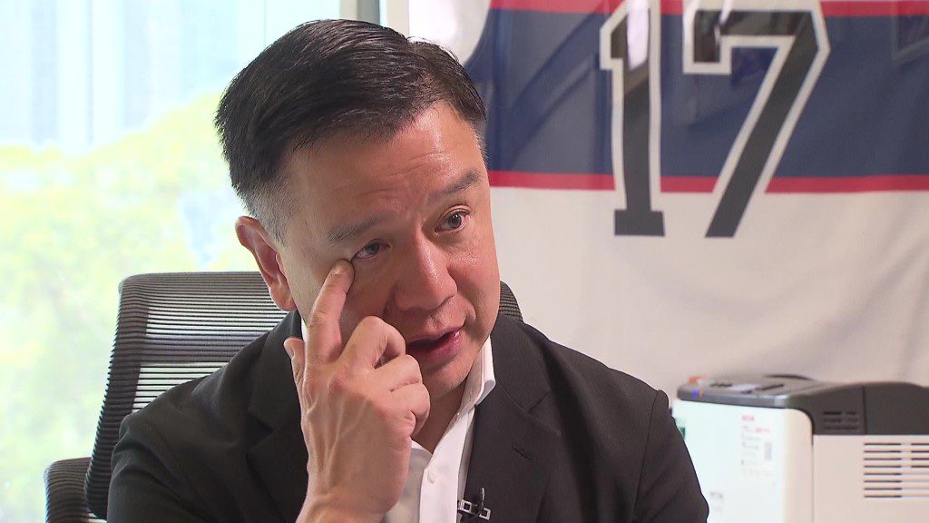 談及為伴侶所做的艱難決定，容樹恒醫生難掩悲痛。