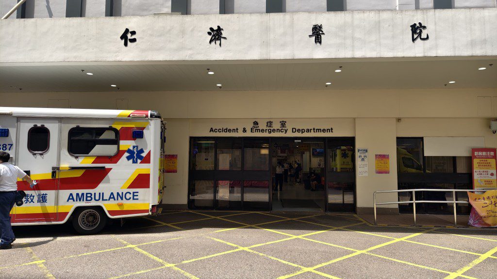 荃灣河背街女子家中暈倒 送院搶救後不治