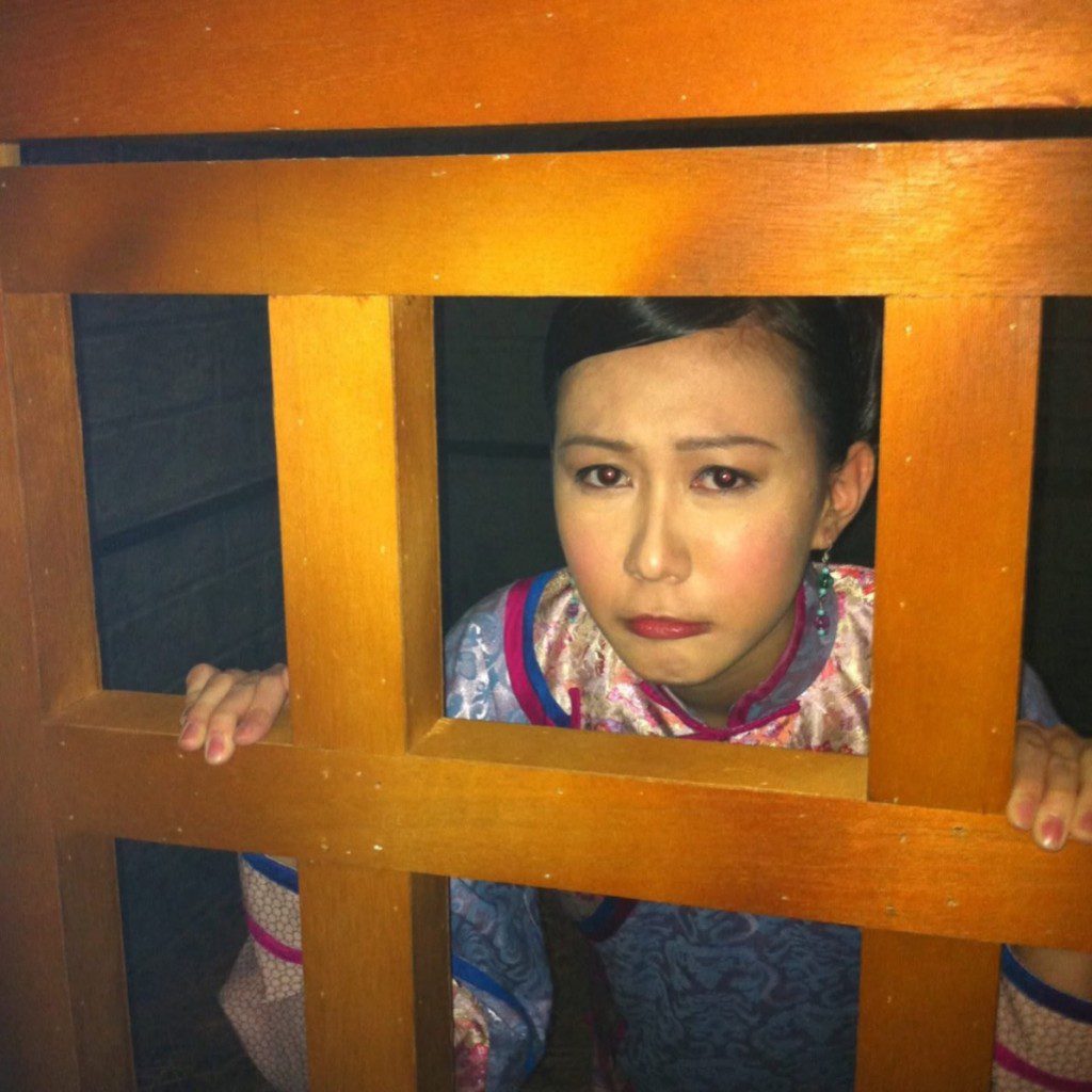 石天欣。