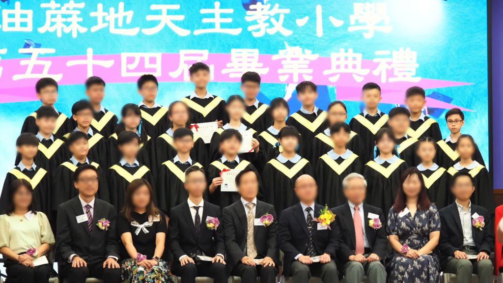夏韶聲外孫拍攝畢業相。