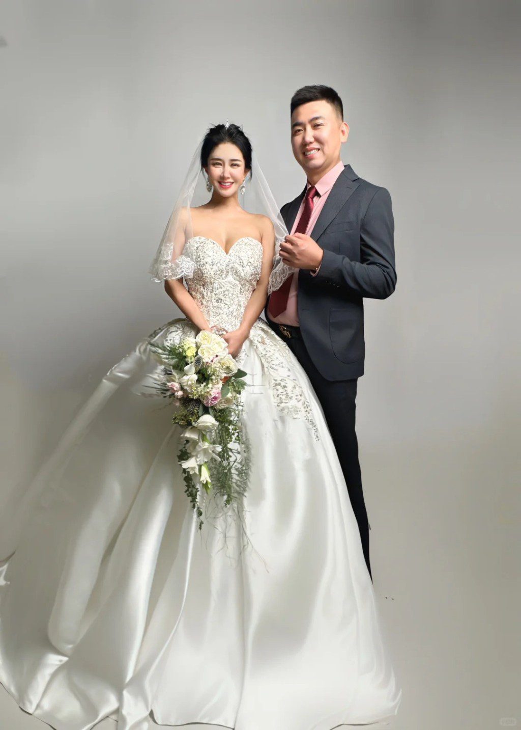 張暖雅曾分享結婚照，宣布再次結婚。