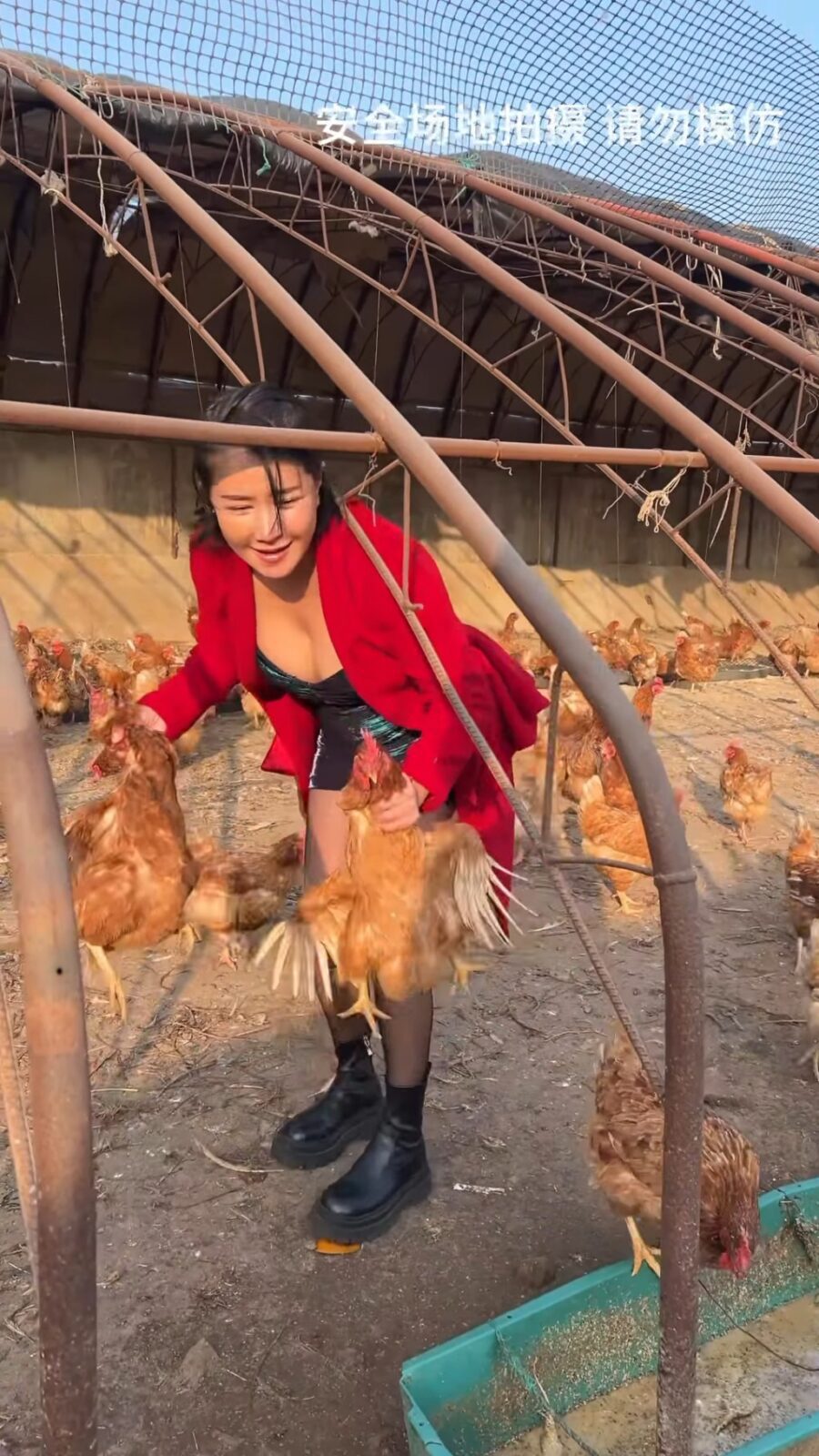 張暖雅不時拍攝短片，內容風格獨特。