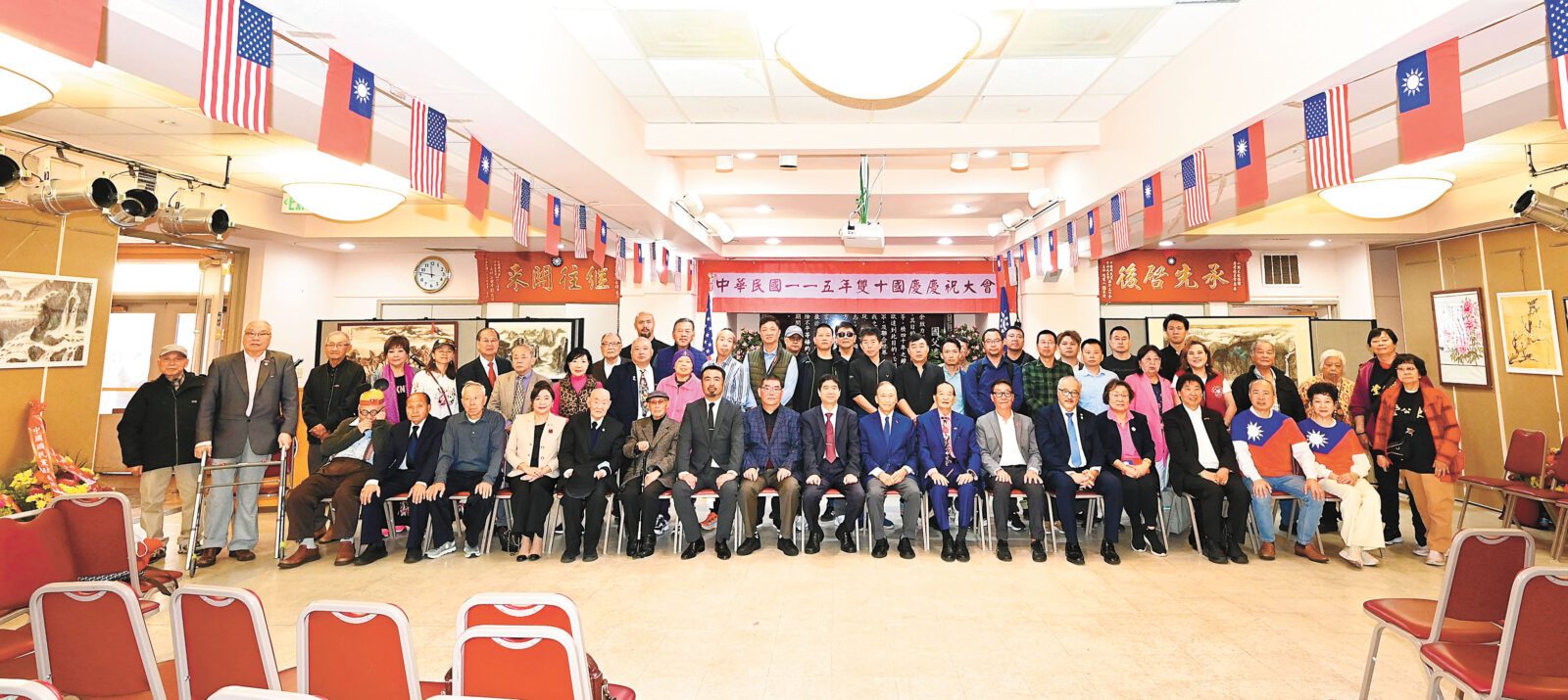 「雙十國慶115週年」慶祝大會全體嘉賓合影。馬紅兵攝