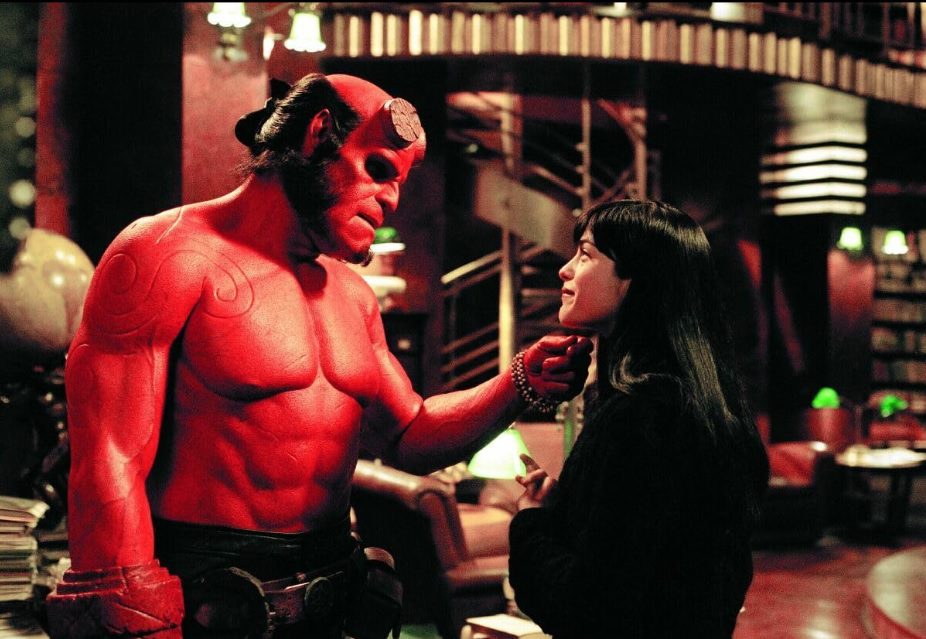 她與Ron Perlman主演的《天魔特攻》系列亦是當年的賣座電影。