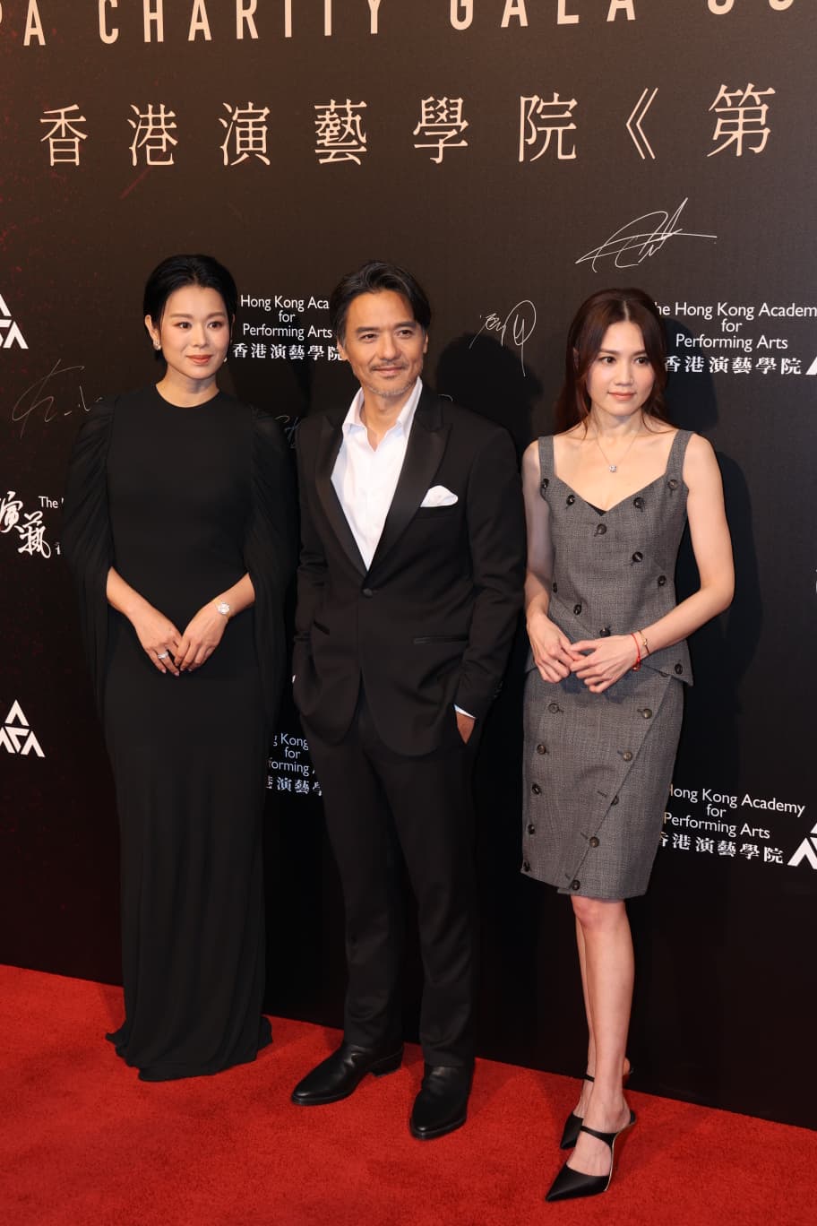 在《第四幕》中,馮德倫的角色最終選擇了周秀娜,而非胡杏兒。
