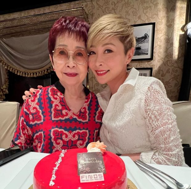 湯盈盈曾表示暫未打算送女兒到加拿大讀書,並希望說服母親回港居住以便照顧。