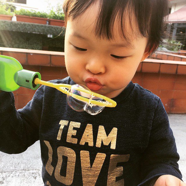 Alyssa現時已長成一位少女。