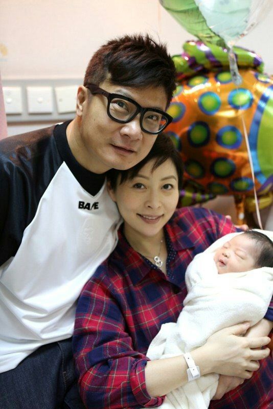 湯盈盈在2013年3月誕下大女錢凱晴(Alyssa)。