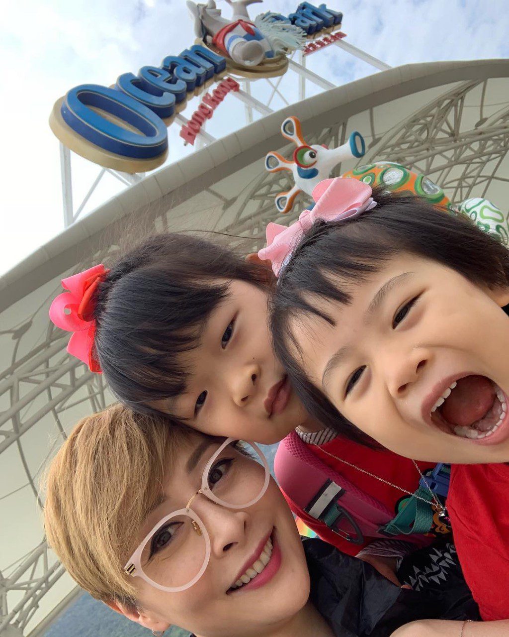 湯盈盈經常帶女兒去遊玩。