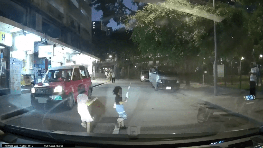 柴灣兩幼童突衝出馬路 司機及時煞車避險