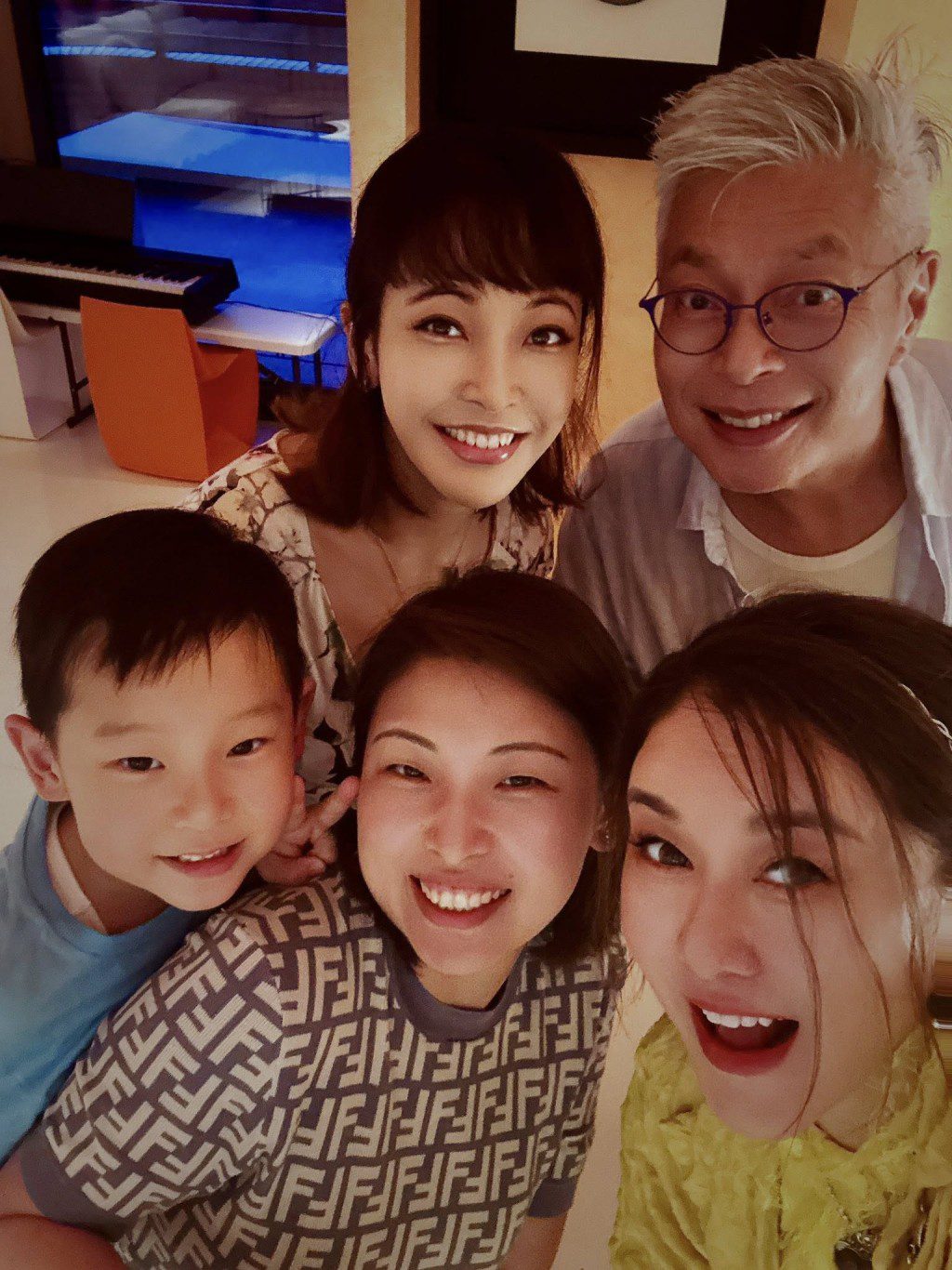 陳淑蘭擁有契仔、契新抱和契孫。