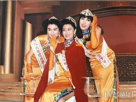 陳淑蘭(左)於1988年當選港姐亞軍,同屆冠軍為李嘉欣、季軍是張郁蕾(右)。
