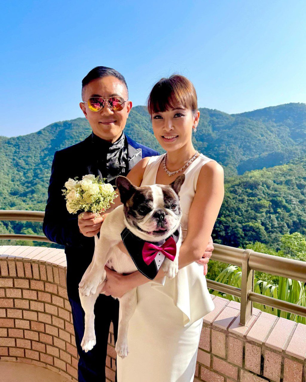 祁文傑大方分享結婚照片。