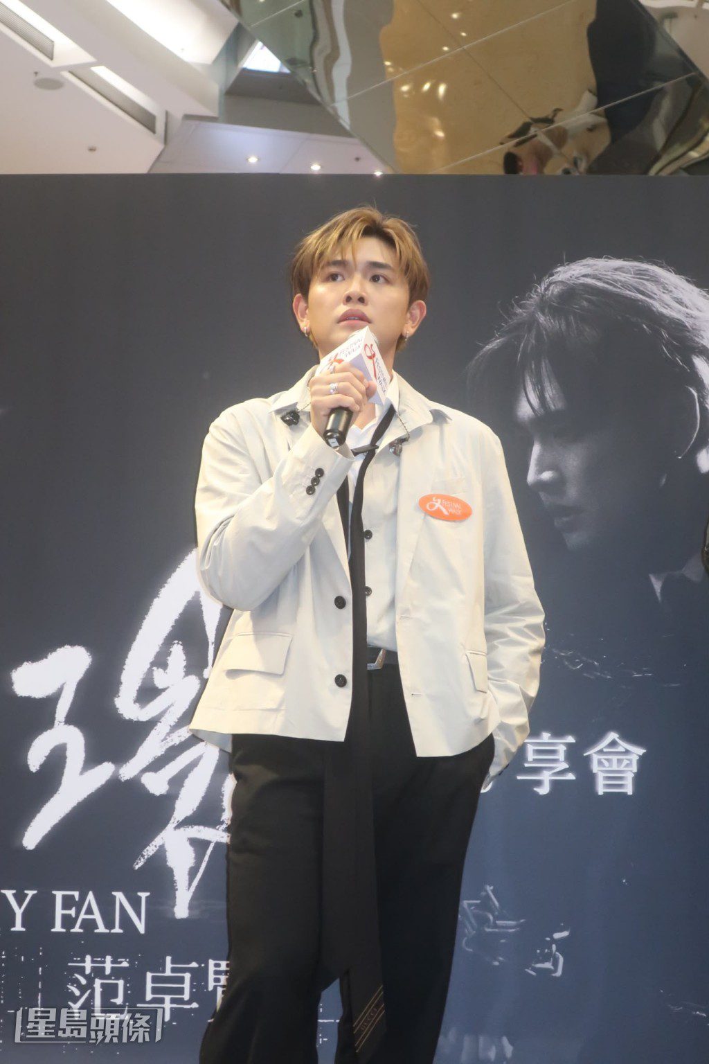 范卓賢在分享會上演唱了多首作品。