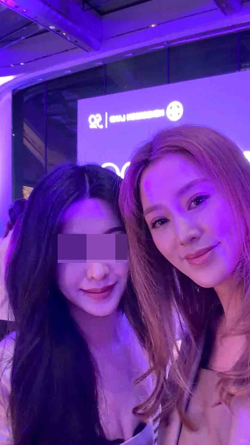 徐子淇早前出席母校UCL校慶,與師妹互動展現親民一面。