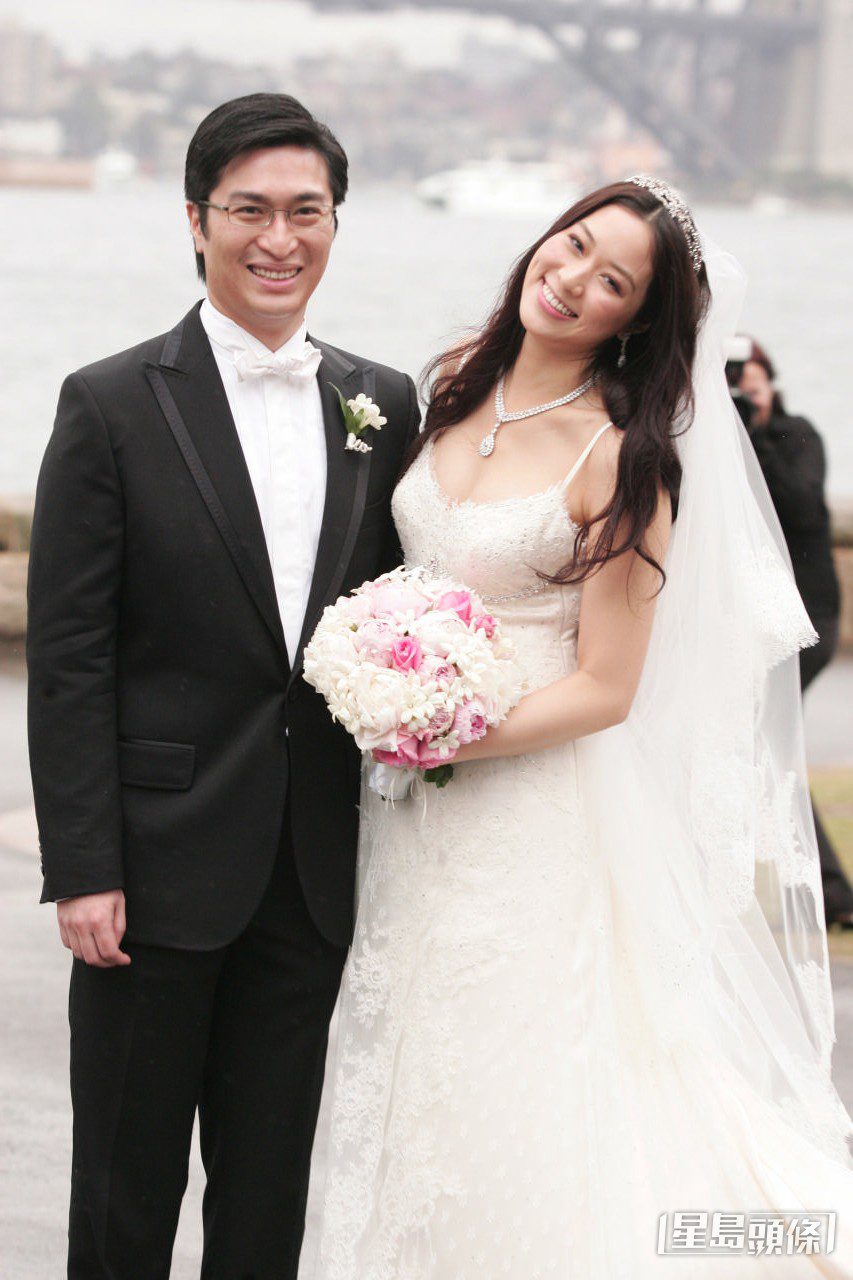 徐子淇身穿價值115萬元的Chanel手工婚紗,配戴價值2,000萬元珠寶首飾亮相。