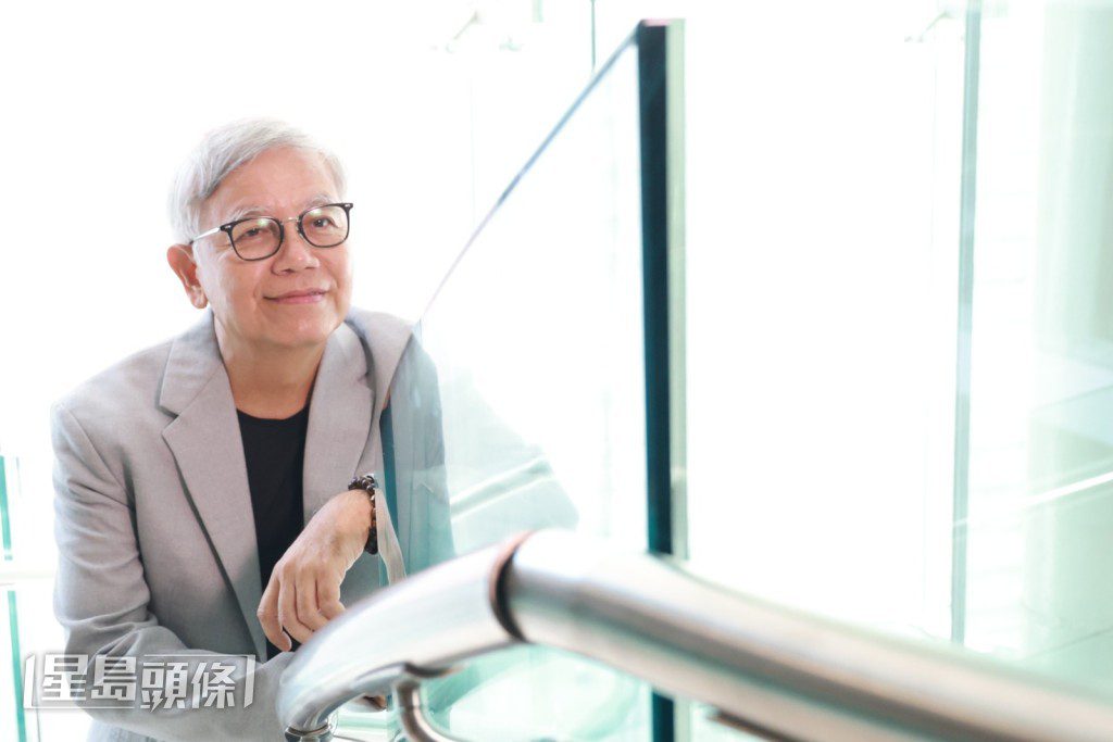 田啟文認為現今新一代機會相對較少，因拍戲的空間亦有所縮減。