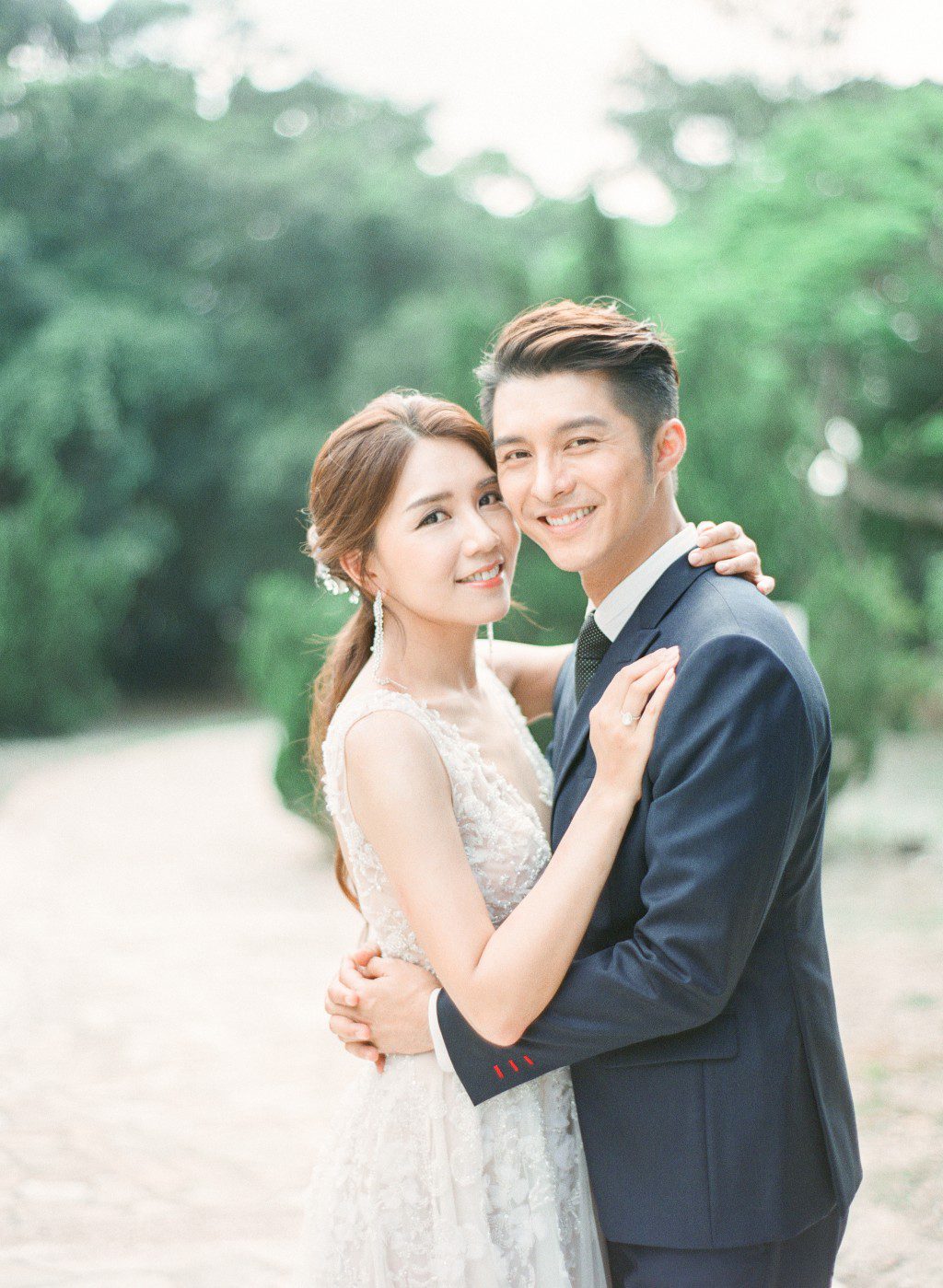 黃嘉樂在2022年5月向女友Samantha求婚成功。